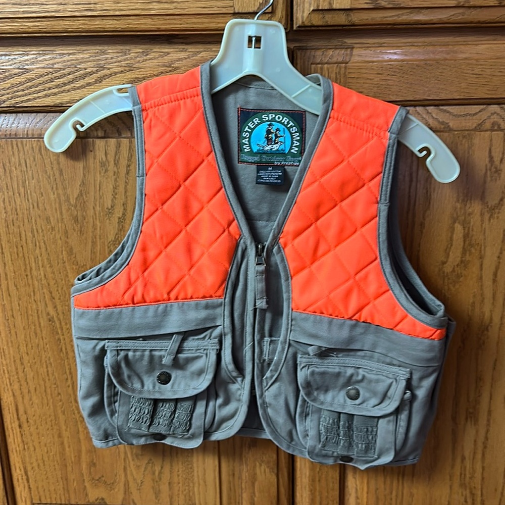 Youth medium hunting vest! Master Sportsman brand.